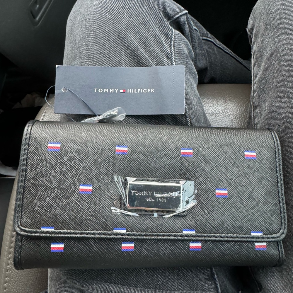 Tommy Hilfiger women’s wallet